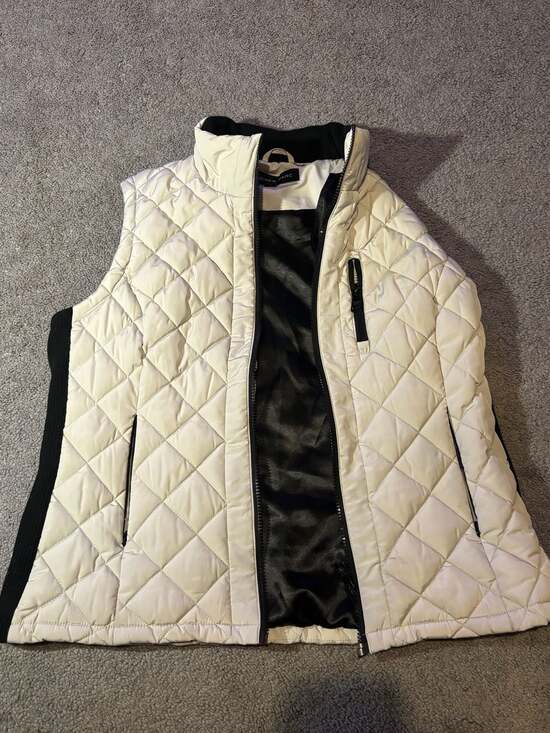 Andrew Marc Jackets & Blazers - Andrew Marc Women's White Sleeveless Puffer Large